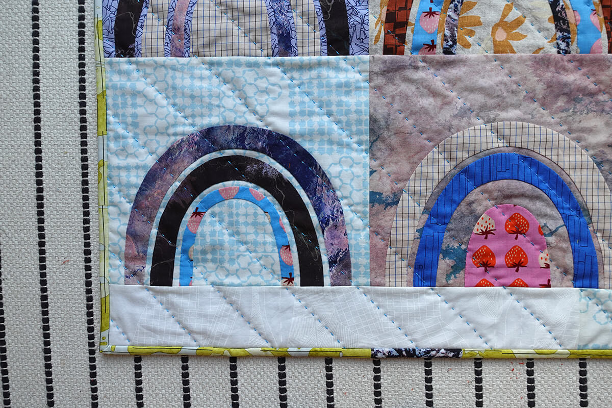 bow quilt with hand quilting carolyn friedlander